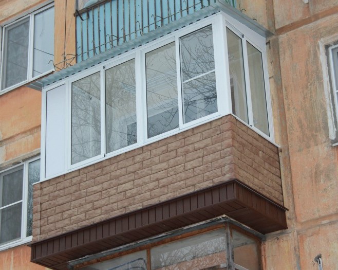 Заказать остекление с выносом балкона в хрущёвке в Туле: отличные цены