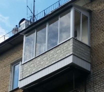 Заказать алюминиевое остекление балкона в хрущёвке в Туле: отличные цены