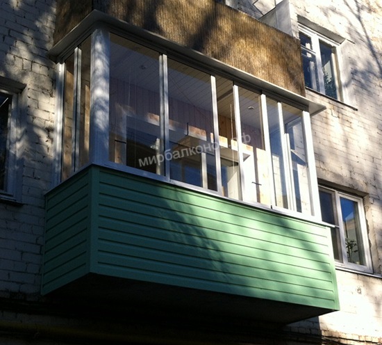 Внешняя отделка балконов сайдингом